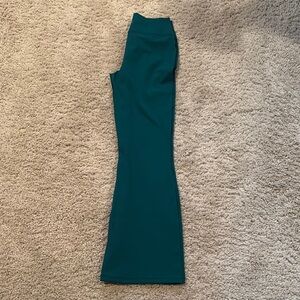 LSKD High-Waisted Kelly Green Flare Leggings